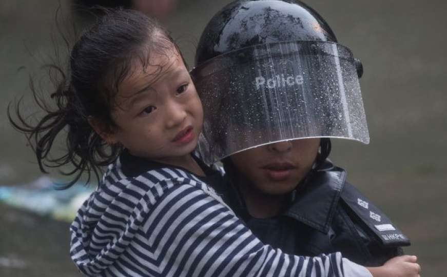 Scene apokalipse u Hong Kongu: Tajfun Mangkhut nosi kuće, automobile...