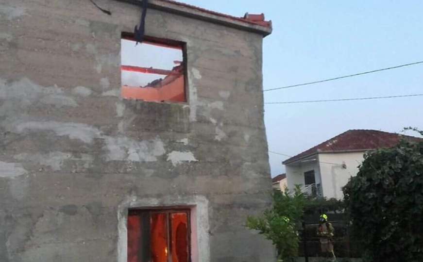 Drama u Opuzenu: Zapalio svoju kući, prijetio komšijama, ranio policajce...