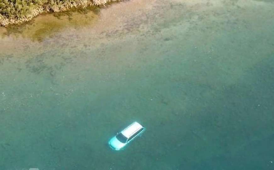 Ukrali automobil i gurnuli ga u Neretvu: Vozilo i dalje u rijeci