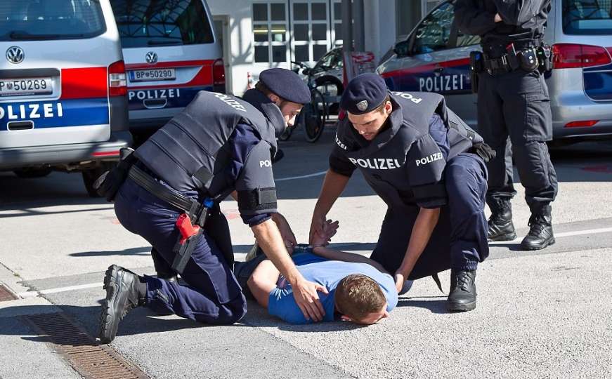 Haos u Klagenfurtu: Bosanci se potukli, pa napali, ugrizli i povrijedili policajce
