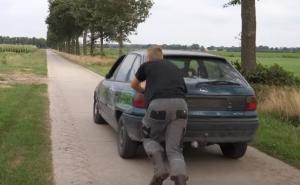 Pogledajte šta se desi sa automobilom kada u vožnji prebacite u rikverc