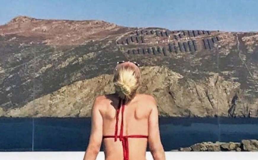 Jelena Rozga zagolicala maštu fanovima u seksi bikiniju