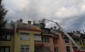 Dobrinja: Gori krov zgrade, četiri ekipe vatrogasaca na terenu
