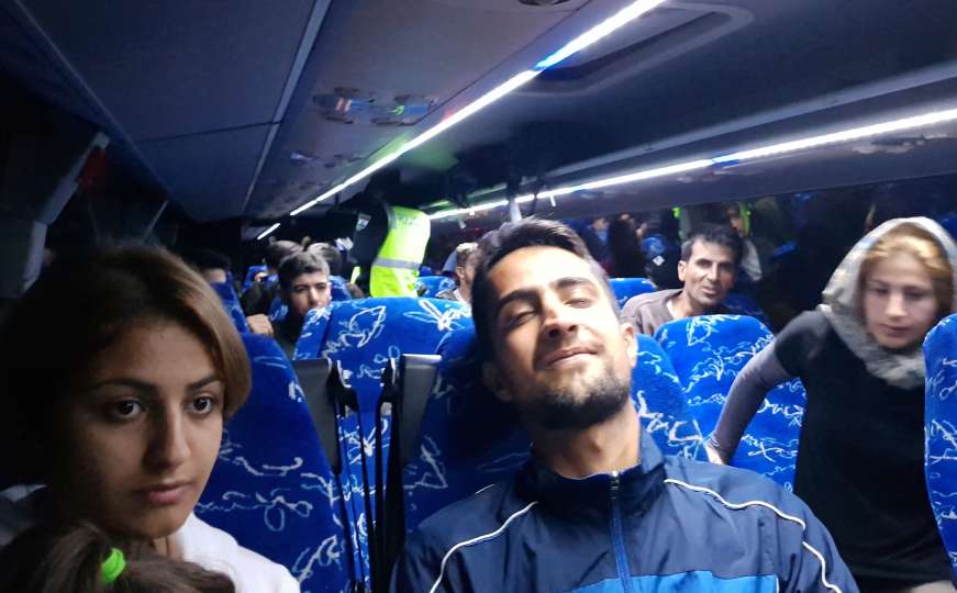Kako izgleda noćno putovanje autobusom sa izbjeglicama od Sarajeva do Bihaća