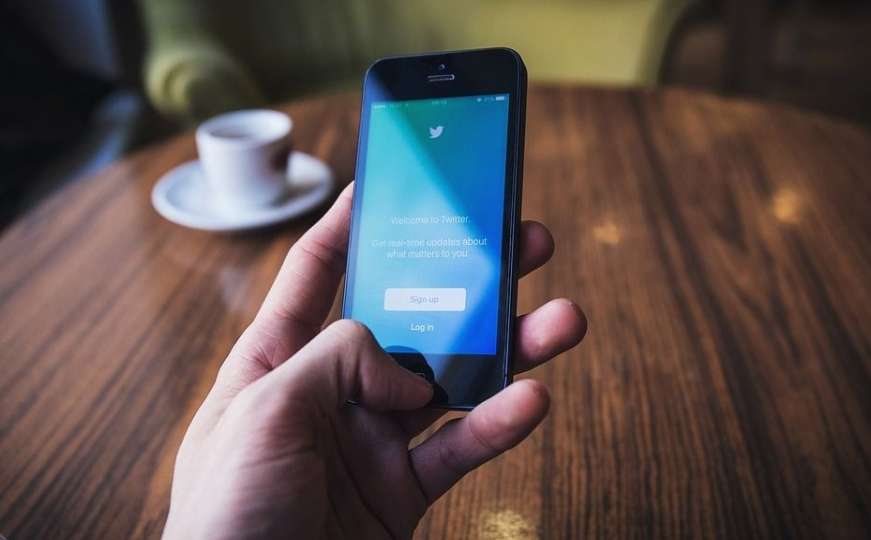 Twitter upozorio korisnike da su njihove privatne poruke "procurile"
