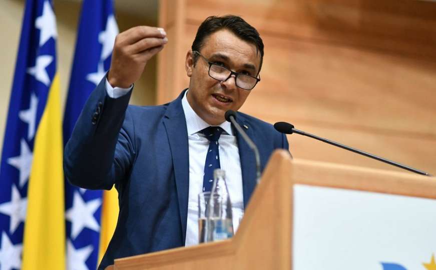 Sadik Ahmetović: Vjerujem da narod neće dozvoliti da ih SDA kupi šlaufima