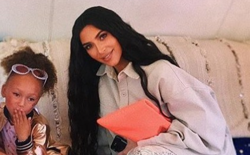 Kćerka Kim Kardashian prošetala modnom pistom, javnost zgrožena