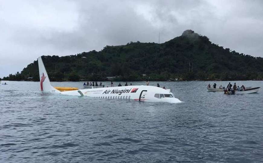 Putnici čudom preživjeli: Avion promašio pistu pa sletio u okean