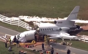 Nakon što se srušio, avion se u potpunosti prepolovio