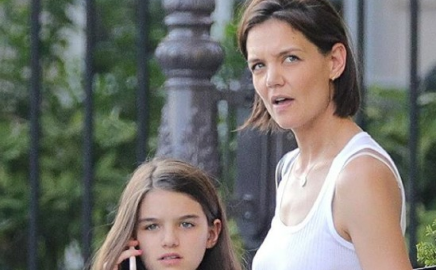 Scijentolozi Katie Holmes drže u šaci, mogla bi izgubiti kćerku