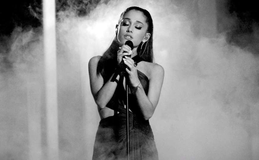 Ariana Grande zabrinula fanove: Ništa više neće biti ok, hvala što me volite