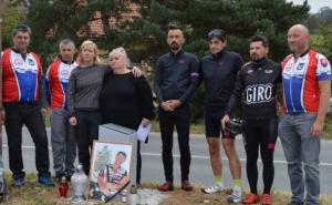 Pored puta M-18: Održana komemoracija biciklisti Peteru Patschu