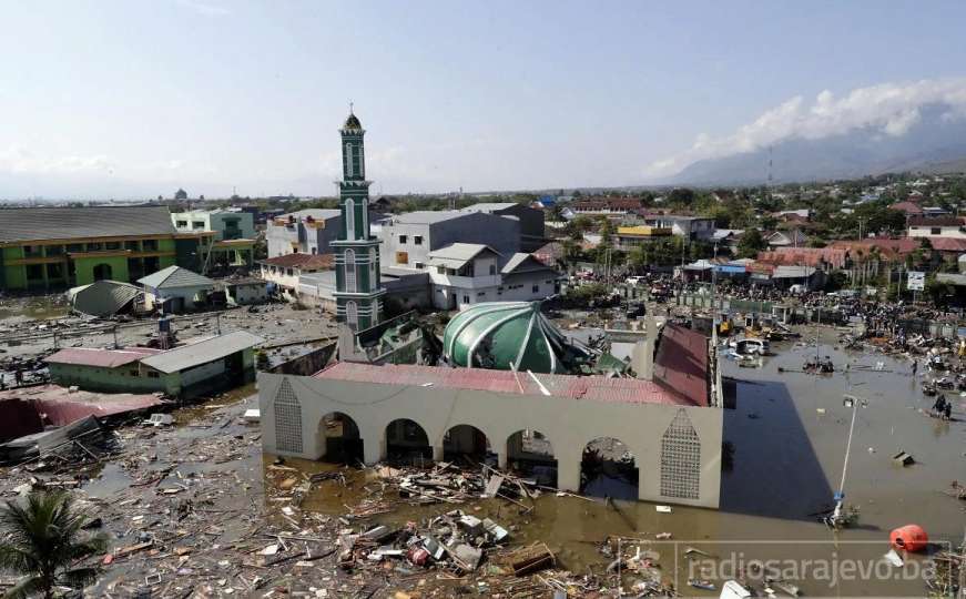 Broj žrtava cunamija u Indoneziji porastao na 832