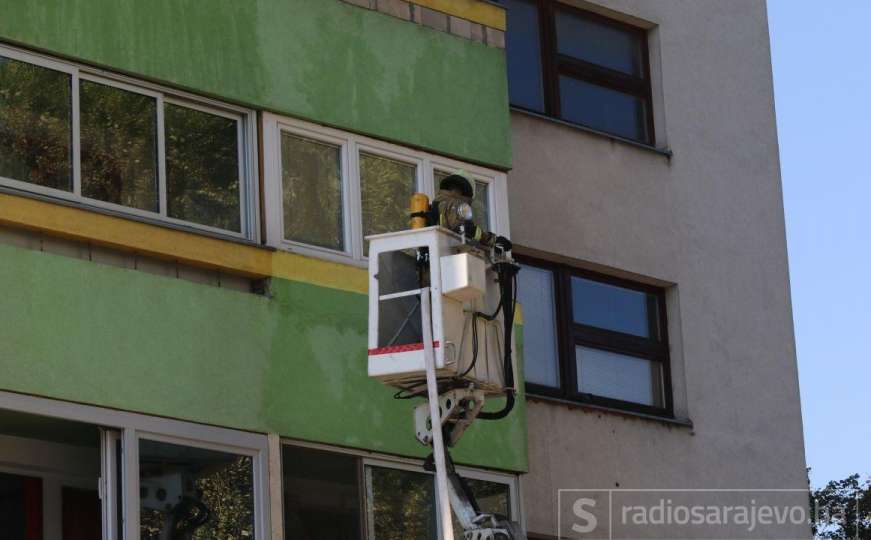 Sarajevo: Požar na Grbavici, gori balkon na stambenoj zgradi