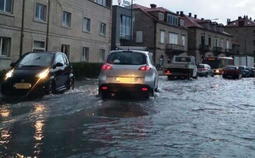 Nevrijeme u Dubrovniku: Palo 259 litara kiše, voda ušla u stanove i kuće