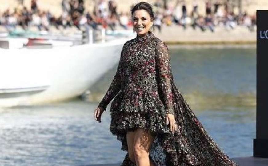 Eva Longoria gazi modnim pistama: Novopečena mama zasijala na sedmici mode