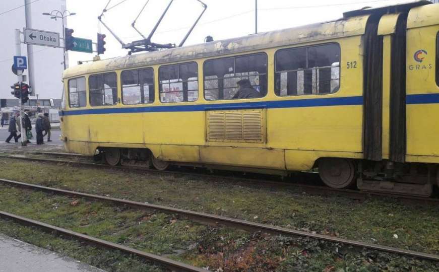 Sarajevo: Muškarac iskočio iz tramvaja u pokretu, hitno prevezen u bolnicu