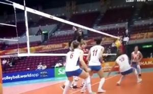 Horor na parketu: Srbijanska odbojkašica osvojila poen i pala, dvorana zanijemila  