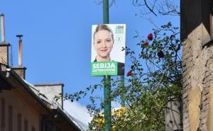 Uklanjanje nelegalno postavljenih plakata u Brčkom