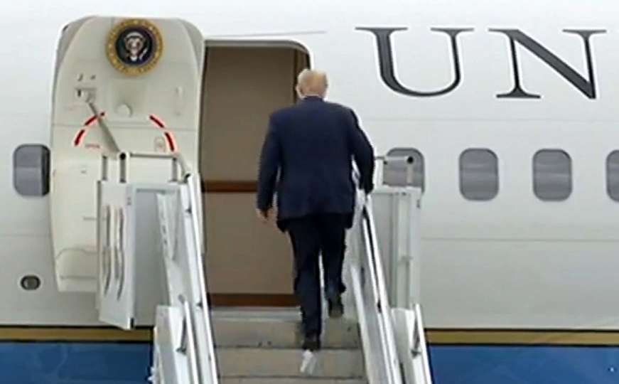 Donald Trump novim gafom zapalio internet: Šta se bijeli na njegovim cipelama