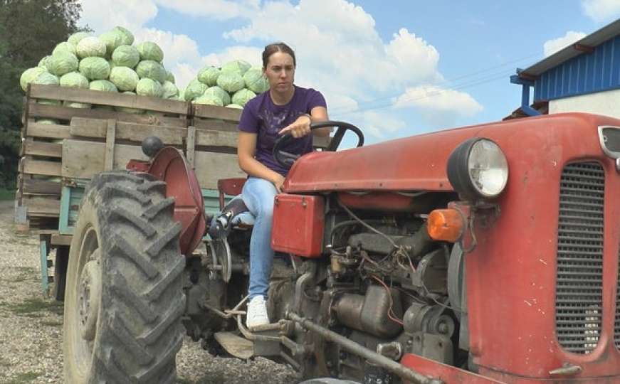 Odbacila diplomu Ekonomskog fakulteta i sjela za traktor: Selo je budućnost