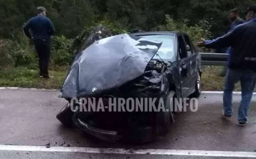 BMW se zabio u zid kod Jablanice, jedna osoba teško povrijeđena