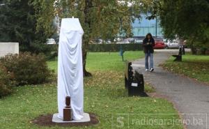 Sutra otkrivanje spomenika Editi i Selmi