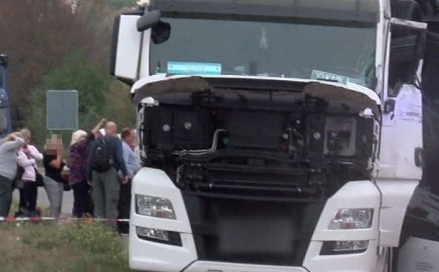 Autobus pun turista se zabio u kamion, 35 ljudi povrijeđeno
