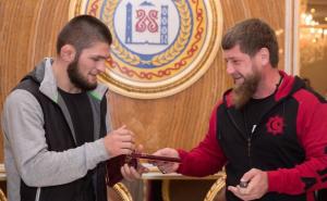 Čečenija na nogama: Ramzan Kadirov primio Khabiba i poklonio mu novi automobil