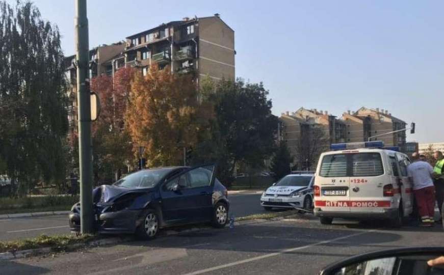 Saobraćajna nesreća u Saraj Polju: Automobilom udario u stub