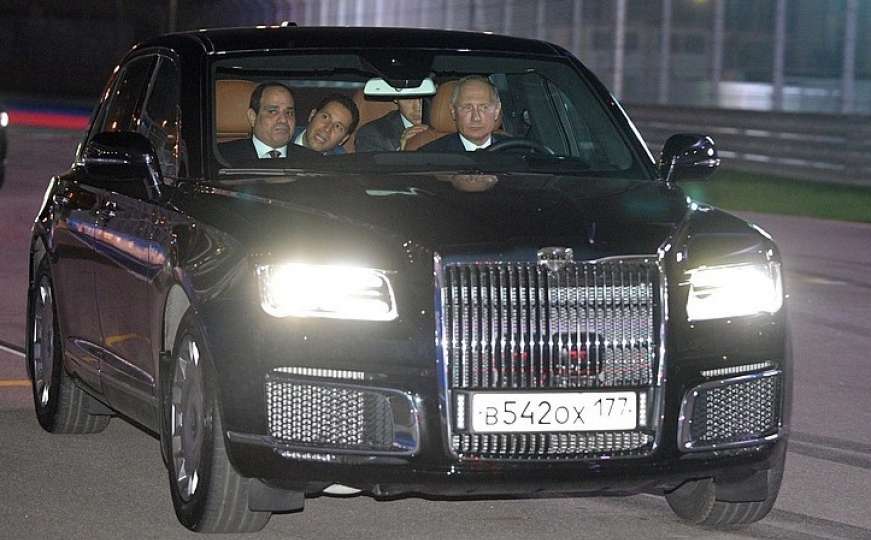 Putin kao Hamilton: Na stazi F1 prvi put vozio svoju limuzinu u društvu Al-Sisija