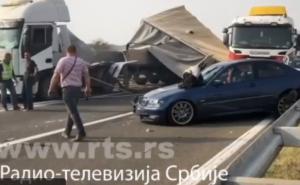 Poginula jedna osoba: Bizarni uzrok lančanog sudara na autoputu Beograd-Niš