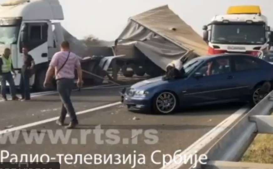 Poginula jedna osoba: Bizarni uzrok lančanog sudara na autoputu Beograd-Niš