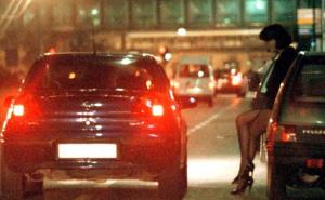 "Diskretna crnka" kažnjena zbog prostitucije, krala klijente dok su se tuširali