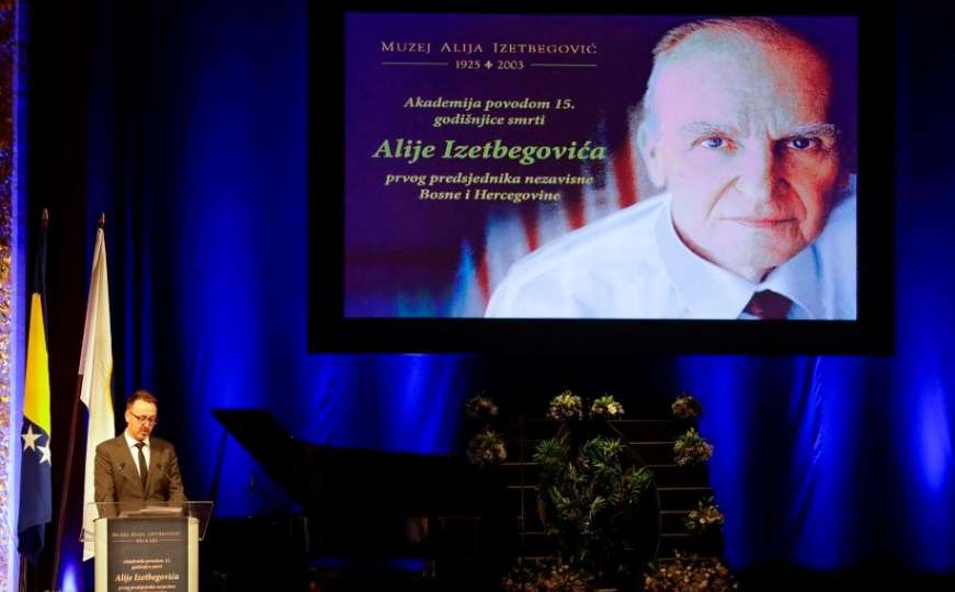 Državnik i veliki mudrac: Obilježena 15. godišnjica smrti Alije Izetbegovića