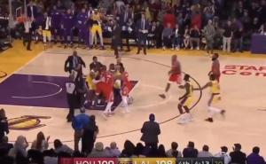 NBA: Tuča košarkaša na utakmici Lakersa i Rocketsa