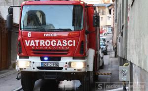 Vatrogasci alarmirani: Dim iz stana na Trgu heroja u Hrasnom