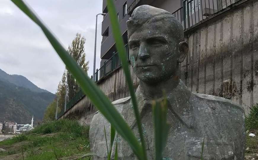 Nakon više od 20 godina: U Neretvi pronađena bista narodnog heroja Kujundžića 