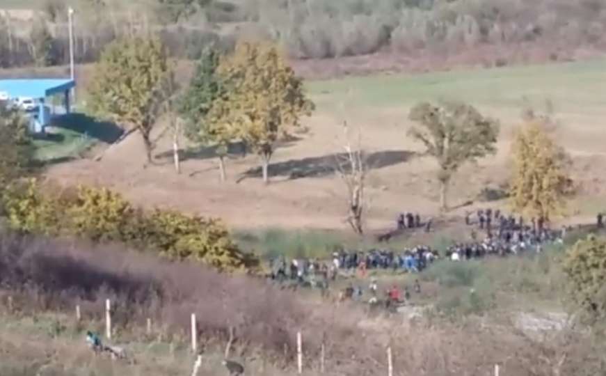 GP Maljevac objavio videoprilog: Migranti pokušavaju probiti kordone policije