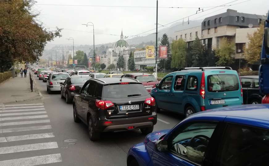 Zbog udesa u centru Sarajeva velike gužve