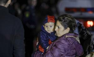 Stotine migranata na GP Maljevac: Zapalili vatru i napravili šatore