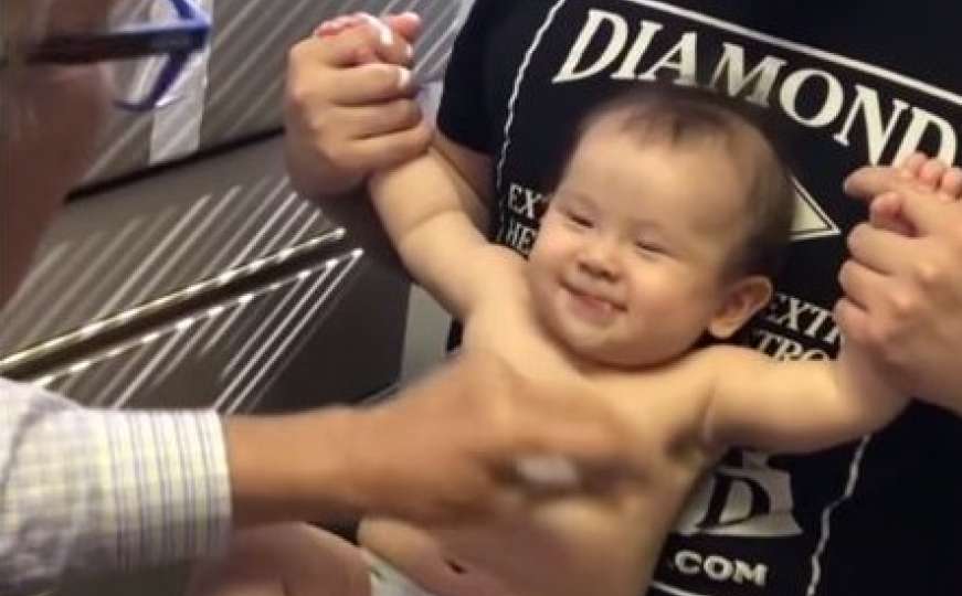 Kod ovog ljekara mališani nakon vakcinacije izlaze nasmijani