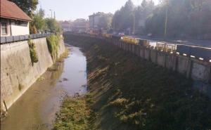 U koritu rijeke Jale pronađena ženska osoba s teškim tjelesnim povredama