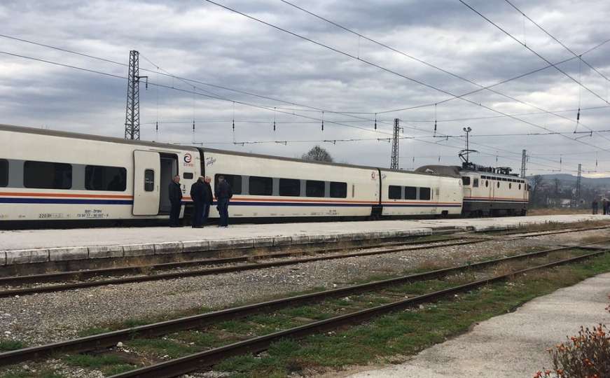 Galić o drami u Bihaću:  Na GP Maljevac traju pregovori, migranti blokirani u vozu