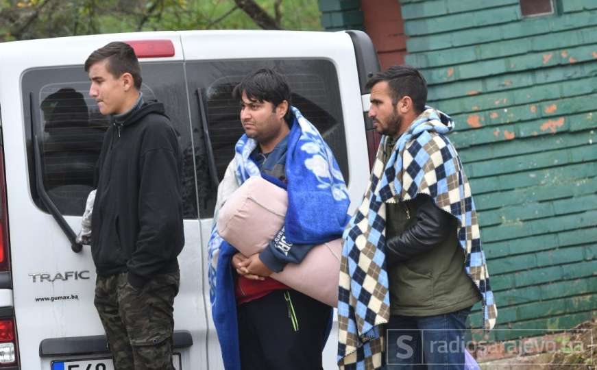 Prvi migranti stigli u Centar u Hadžićima: U toku dana doći će ih još oko 50