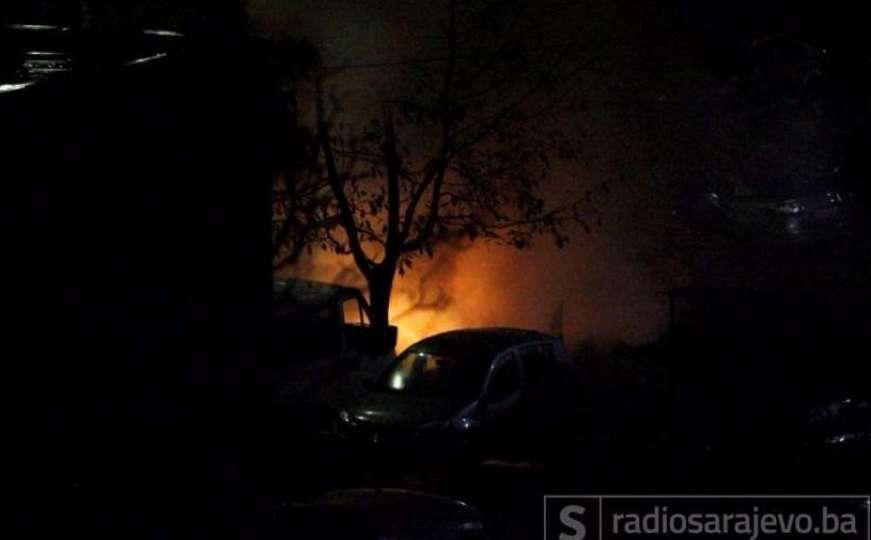 Samozapaljenje: U Prijedoru u potpunosti izgorio automobil