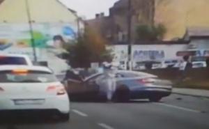 Vozač divljao na sarajevskim ulicama, pa se vozilom zabio u stub ulične rasvjete