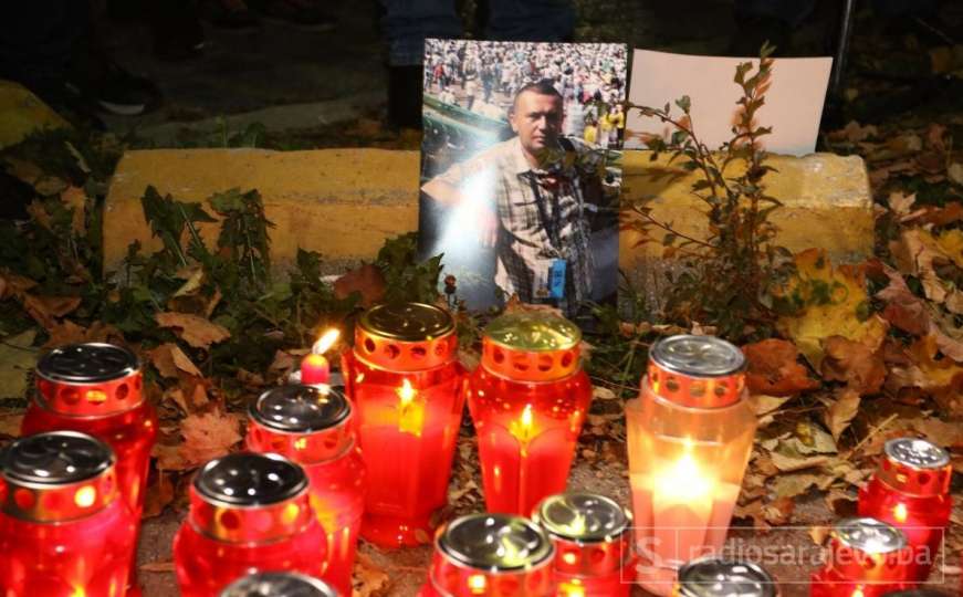 Građani pozvani da na Trgu djece Sarajeva odaju počast ubijenim policajcima
