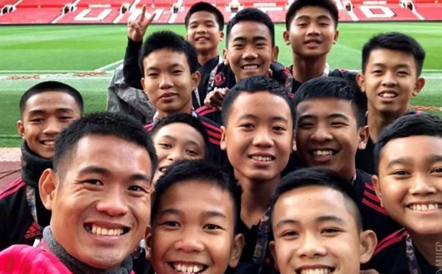 Tajlandski dječaci gledali pobjedu Manchester Uniteda na Old Traffordu