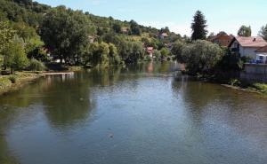 Policajac skočio u Vrbas da spasi mladića